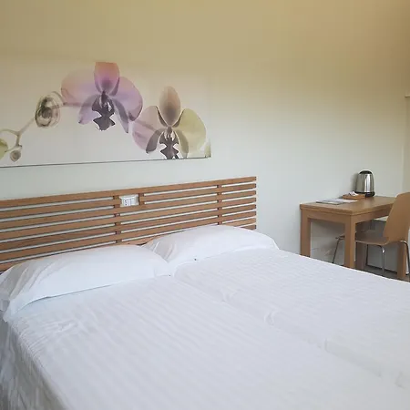 坎普罗通酒店 Tavernerio