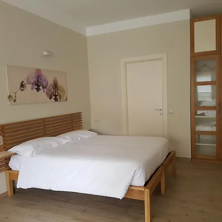 坎普罗通酒店 4* Tavernerio