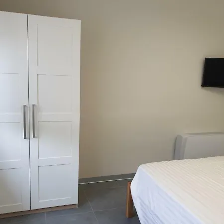 坎普罗通酒店 4* Tavernerio